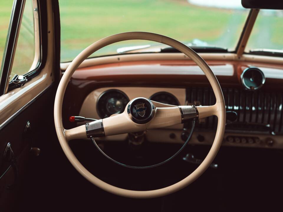 Image 23/28 of Chevrolet Deluxe Styleline (1952)