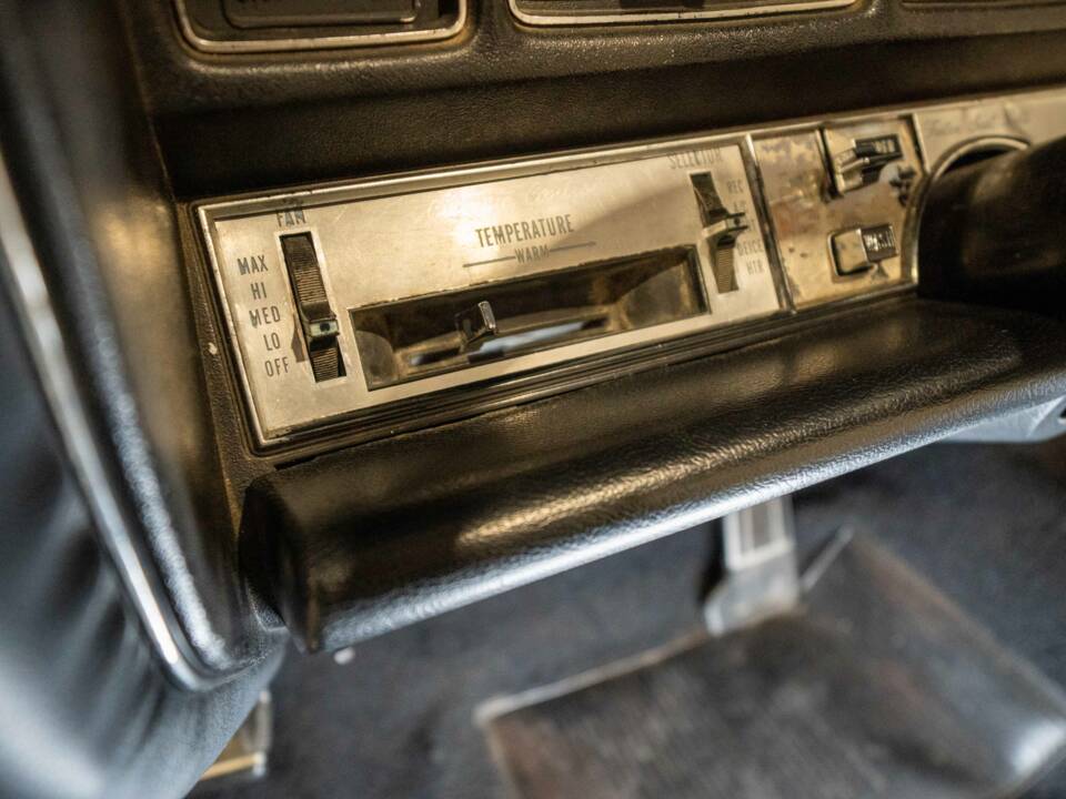 Bild 29/38 von Buick Wildcat Convertible (1969)