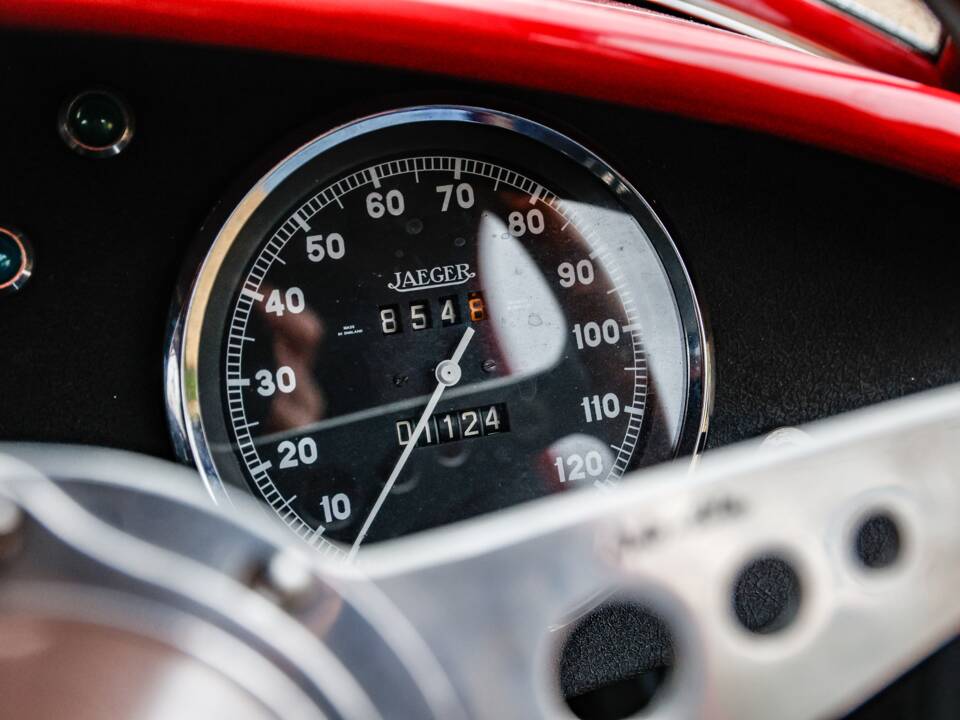 Image 41/49 of MG MGA 1850 (1960)