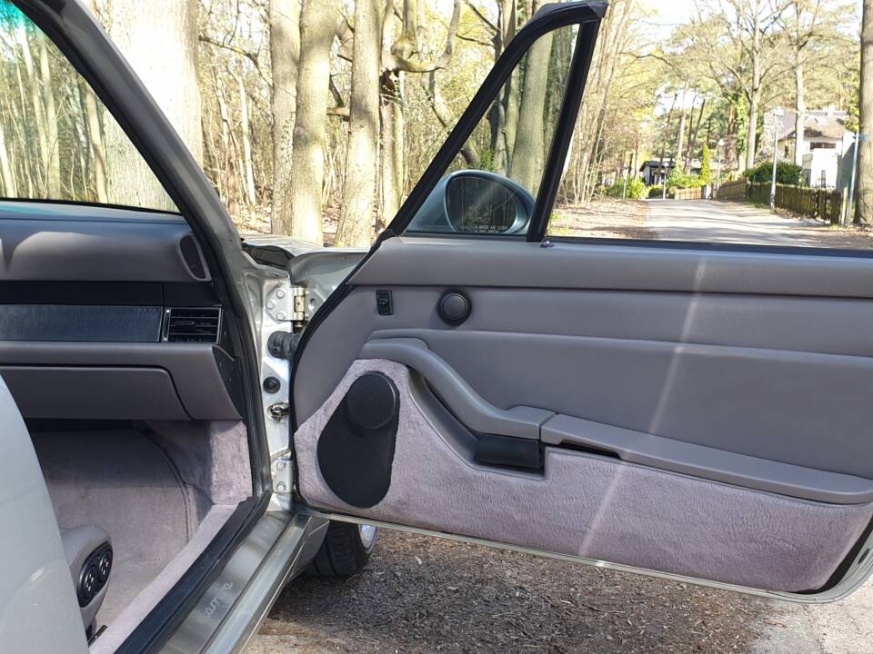 Image 64/116 of Porsche 911 Carrera (1997)