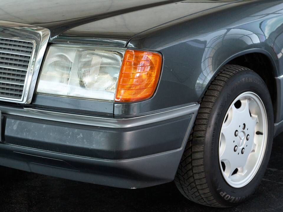 Bild 5/50 von Mercedes-Benz 300 CE (1991)