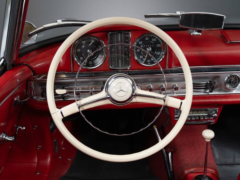 Image 36/47 of Mercedes-Benz 300 SL Roadster (1963)
