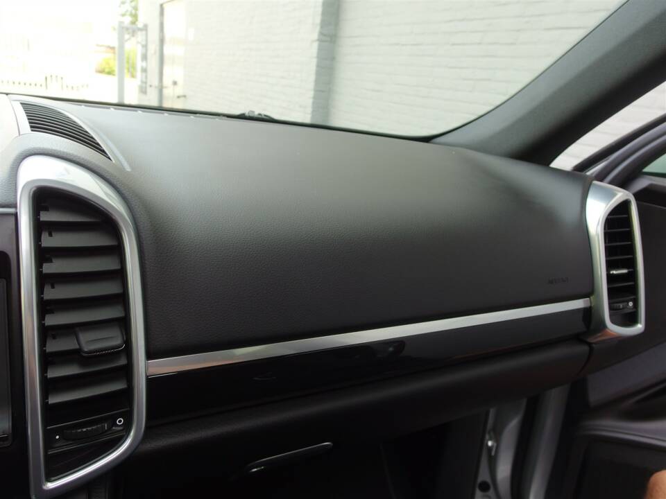 Image 58/98 of Porsche Cayenne S (2010)