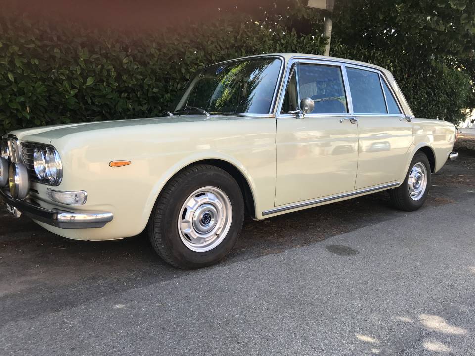 Image 29/29 of Lancia 2000 Iniezione (1973)