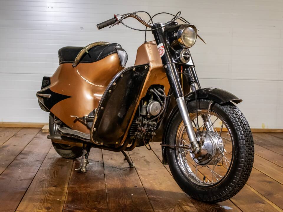 Image 2/13 of Rumi 125 Scoiattolo (1955)