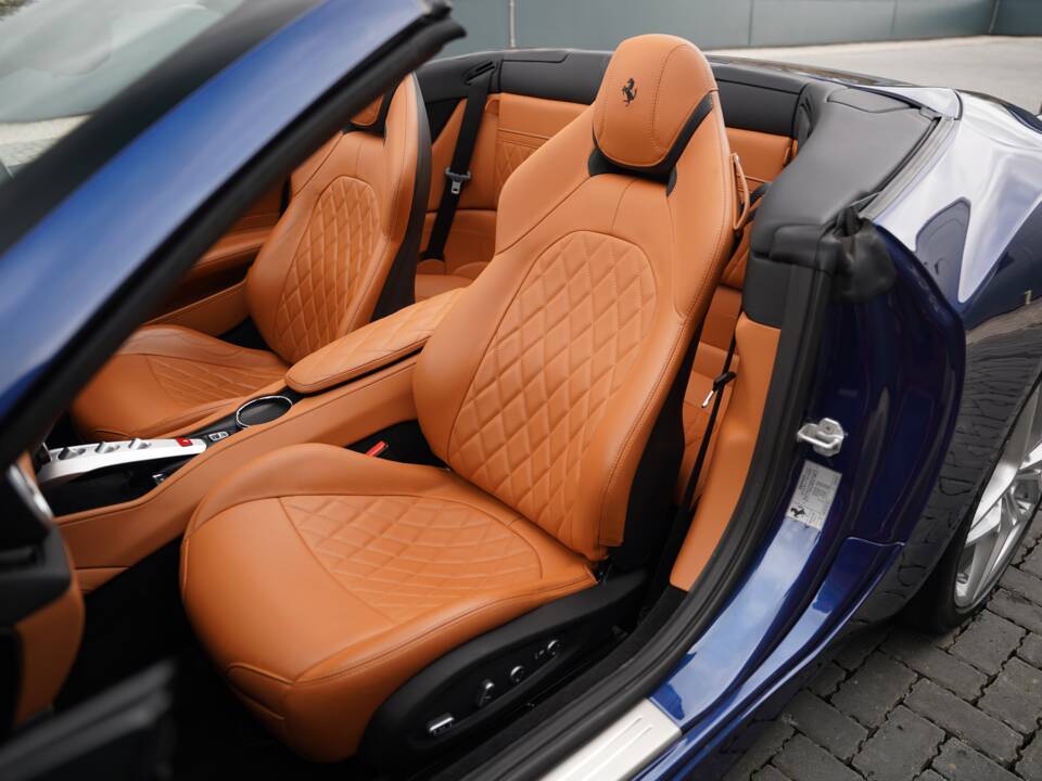 Bild 16/50 von Ferrari California T (2016)