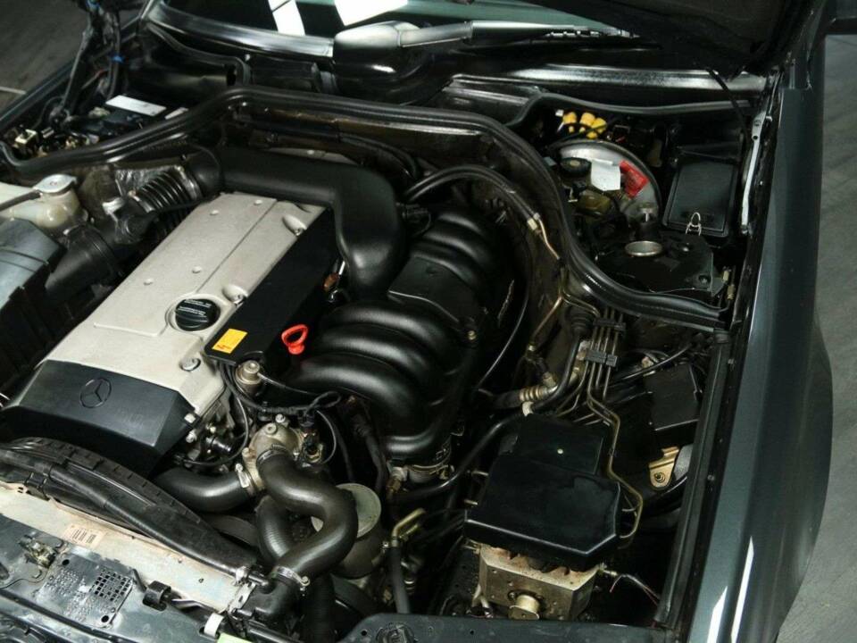 Immagine 24/30 di Mercedes-Benz E 320 (1997)