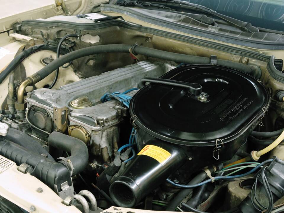 Bild 18/50 von Mercedes-Benz 280 SE (1984)