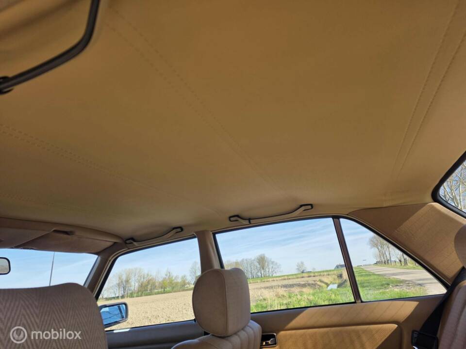 Imagen 33/50 de Mercedes-Benz 200 D (1982)