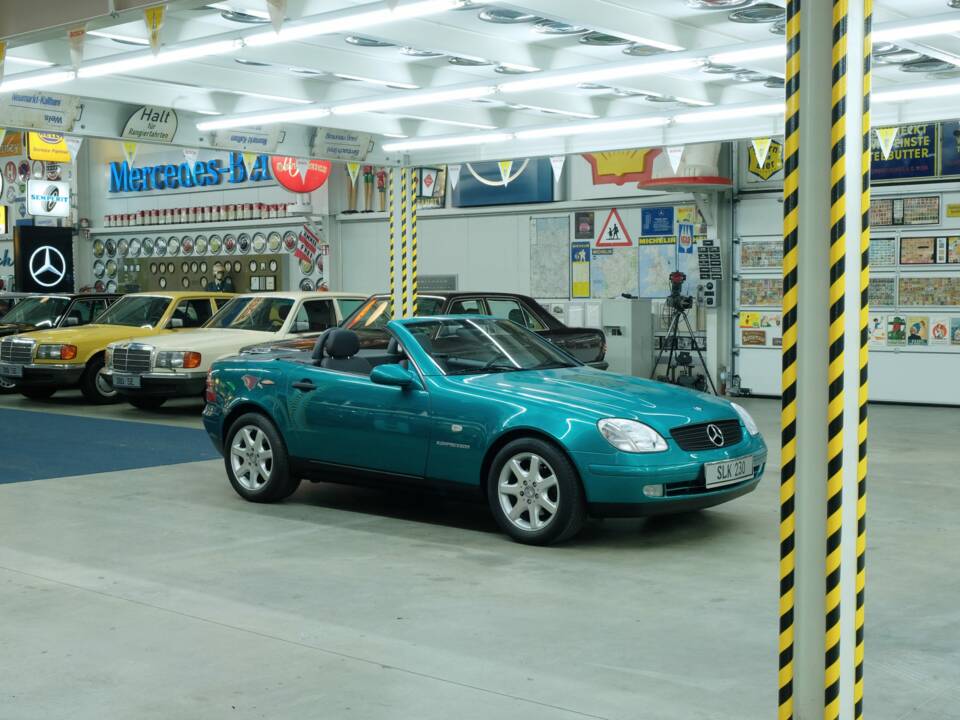 Immagine 49/50 di Mercedes-Benz SLK 230 Kompressor (1998)