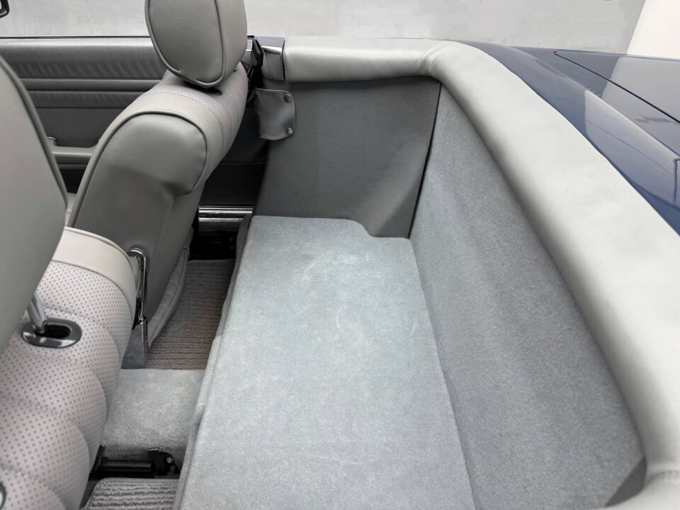 Image 13/23 of Mercedes-Benz 380 SL (1984)