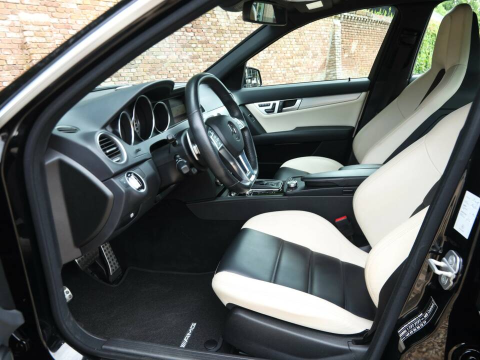 Bild 40/50 von Mercedes-Benz C 63 AMG (2012)