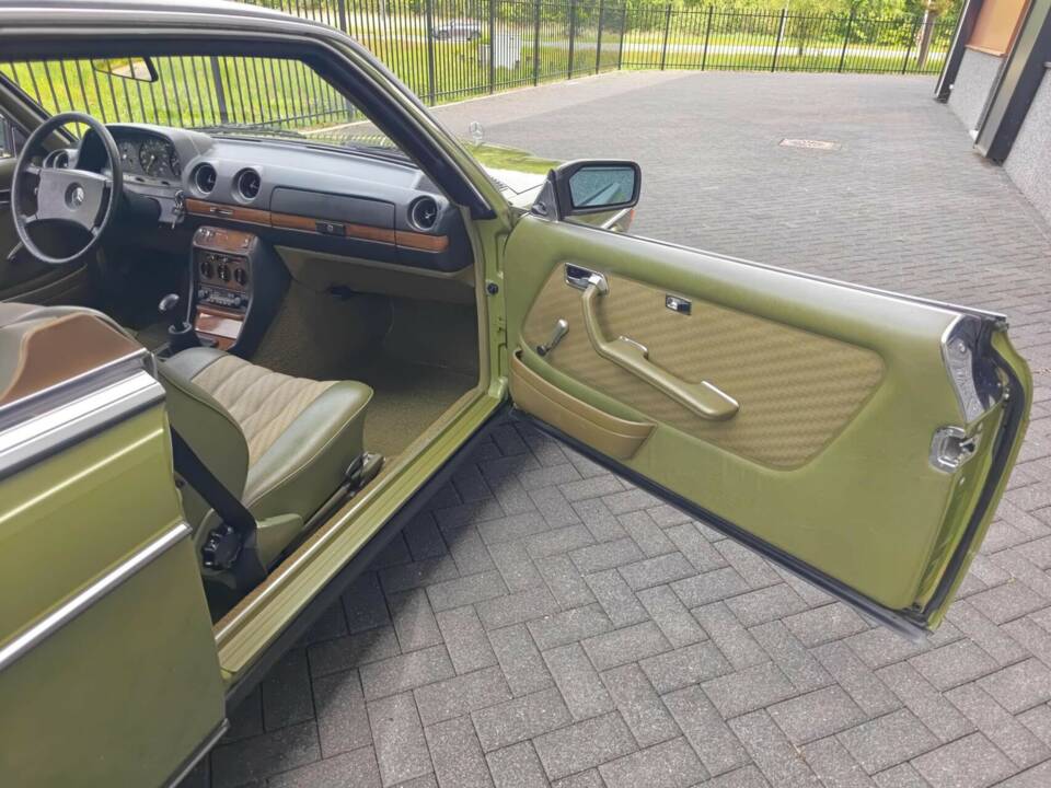 Immagine 25/50 di Mercedes-Benz 230 CE (1982)