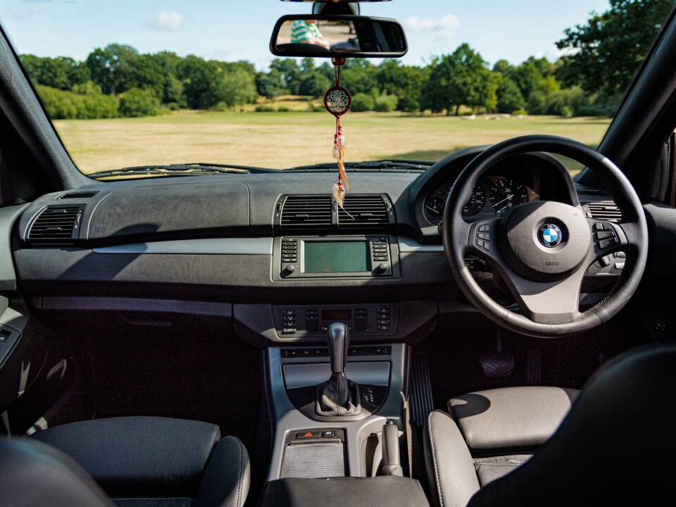 Immagine 26/31 di BMW X5 3.0i (2004)
