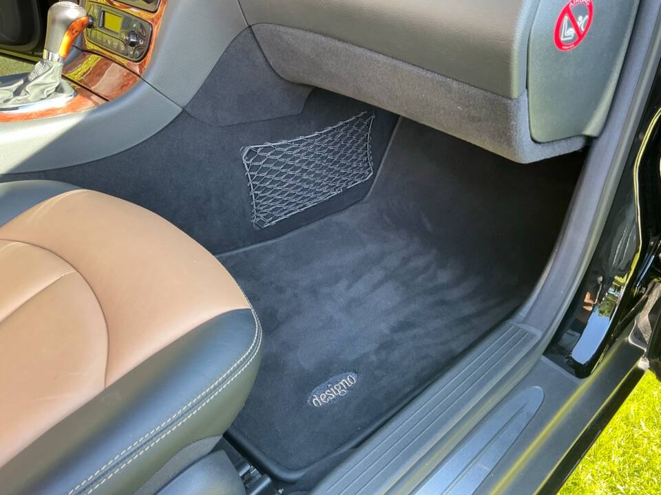 Immagine 31/41 di Mercedes-Benz CLK 320 (2003)