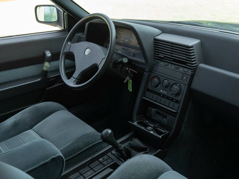 Image 25/50 of Alfa Romeo 164 2.0 (1990)