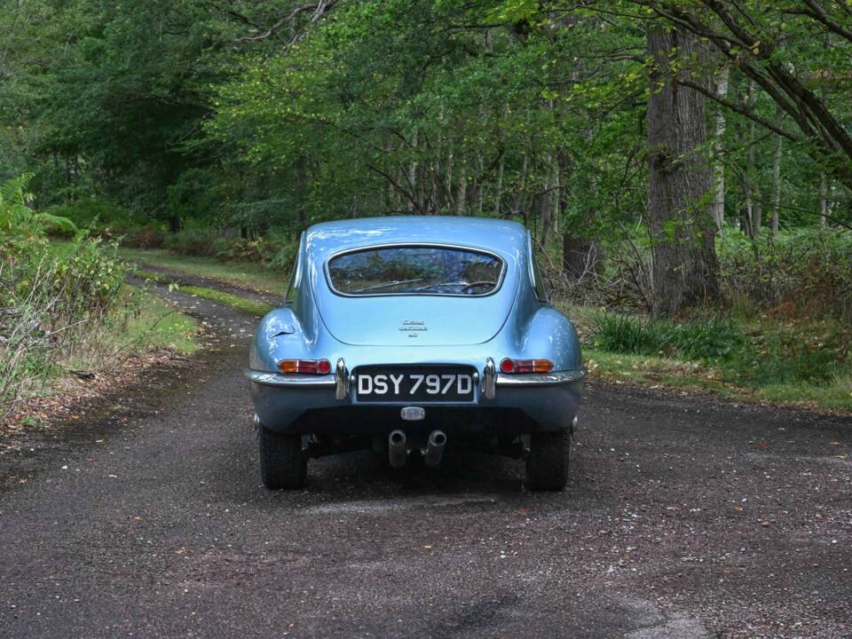 Image 9/50 of Jaguar E-Type (2+2) (1966)