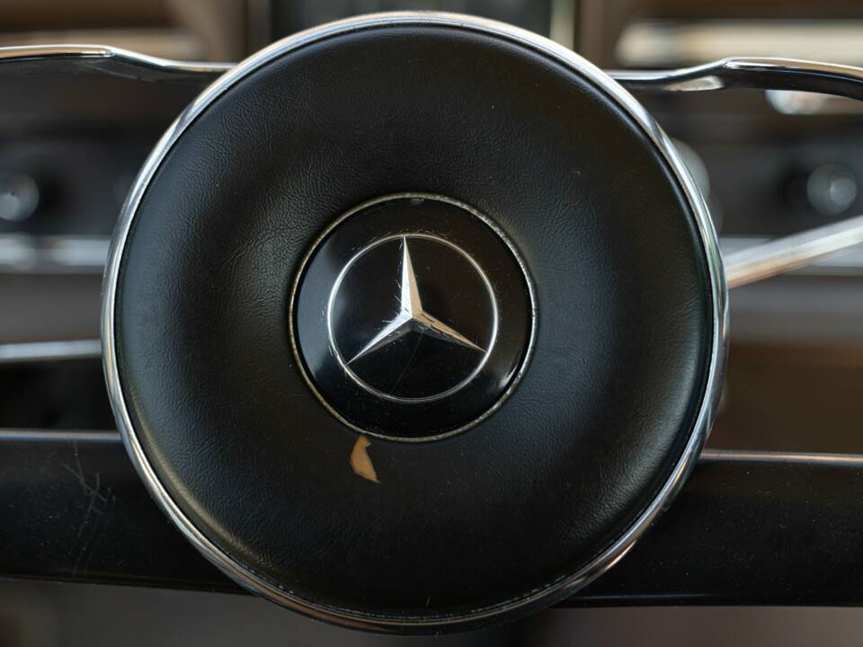 Image 43/50 of Mercedes-Benz 200 (1966)