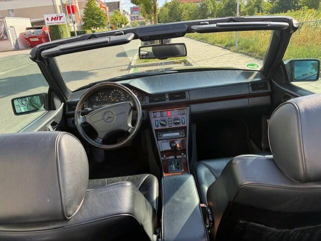Bild 9/14 von Mercedes-Benz E 220 (1996)