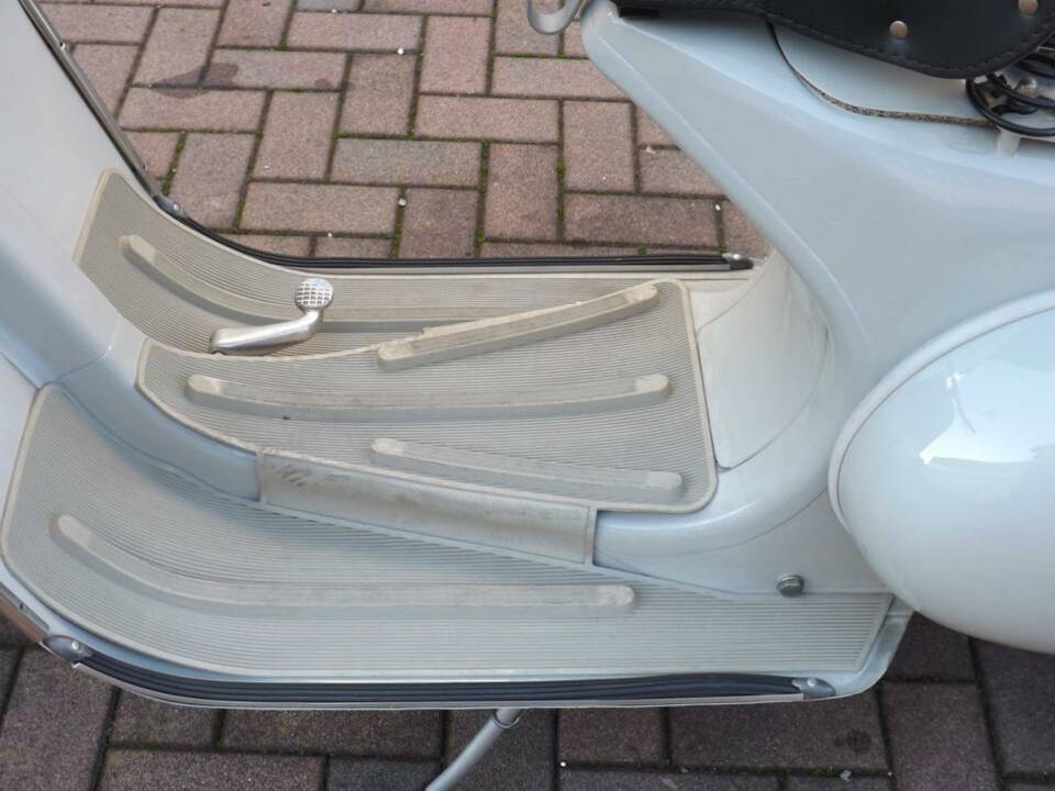 Image 9/50 of Piaggio Vespa 125 (1955)