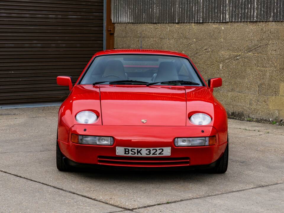 Afbeelding 6/18 van Porsche 928 S4 (1989)