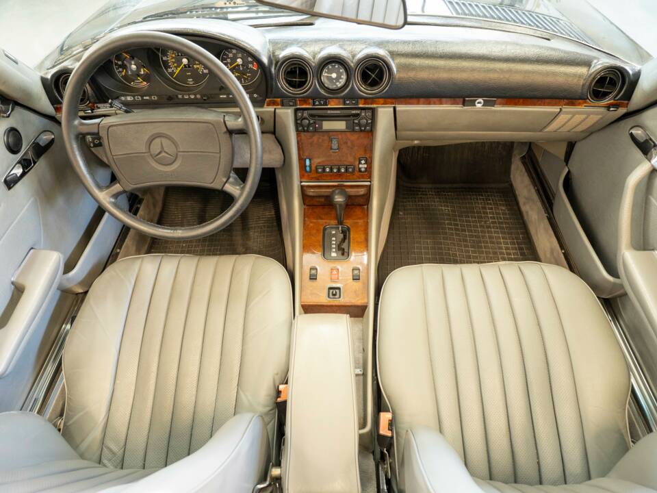 Image 14/14 of Mercedes-Benz 560 SL (1986)