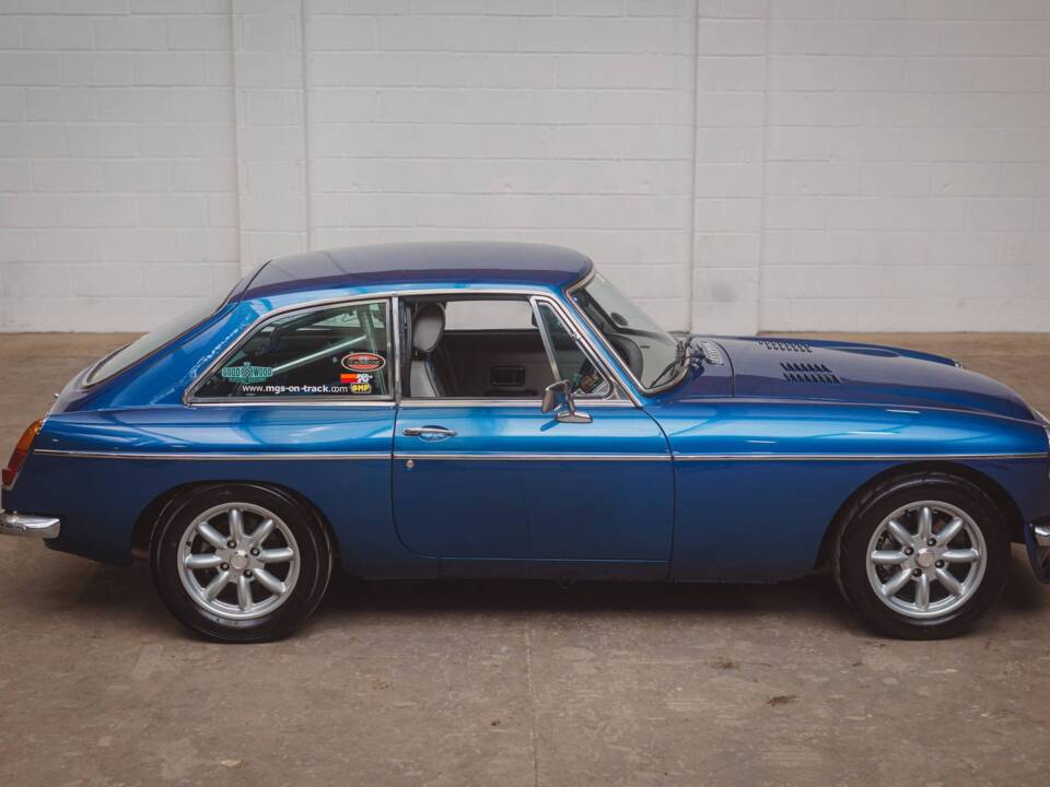 Image 5/8 of MG MGB GT (1968)