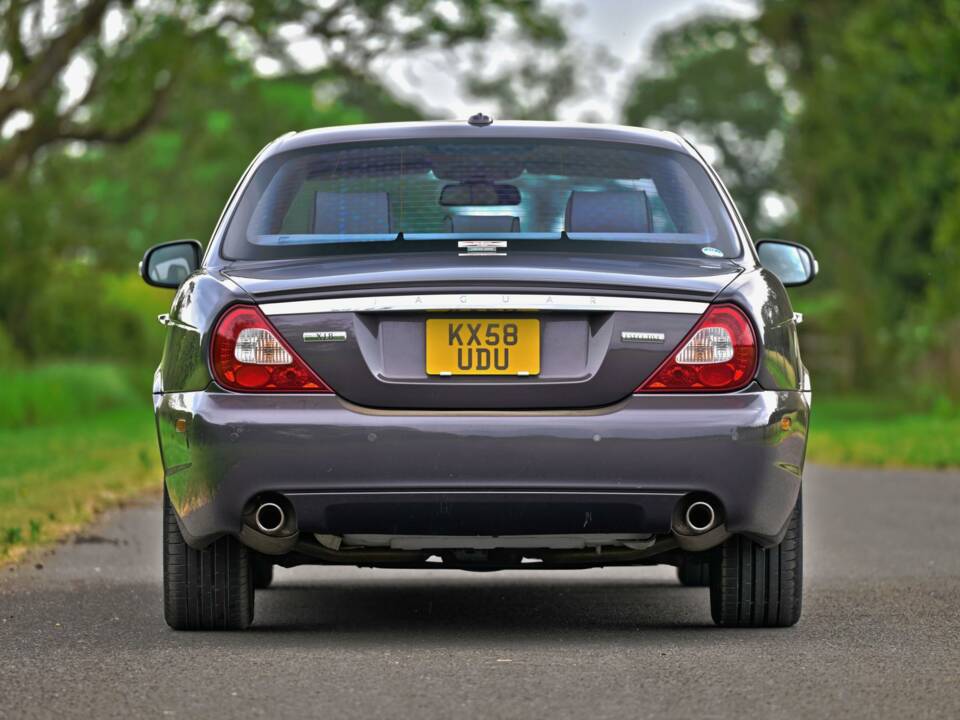 Image 13/50 de Jaguar XJ 8 4.2 (2009)