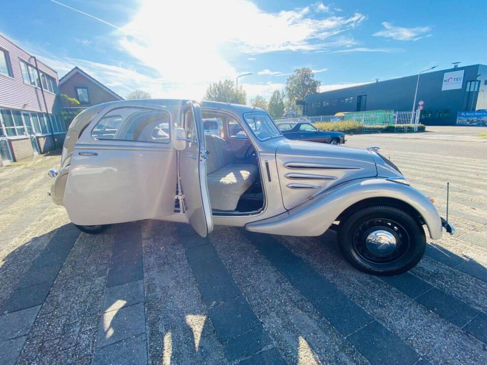 Afbeelding 41/50 van Peugeot 402 B (1938)