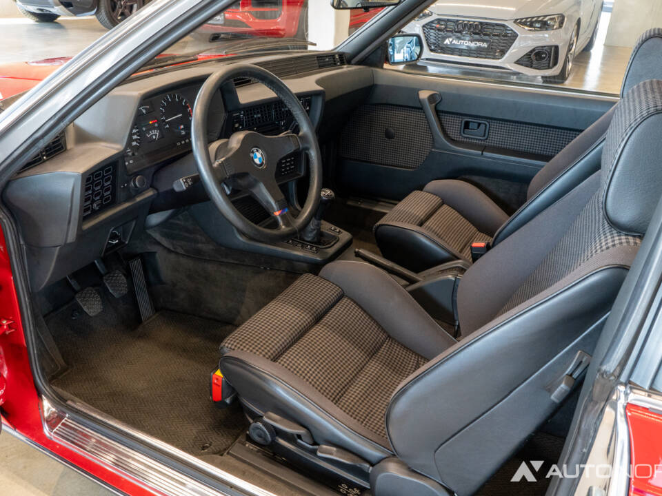 Image 37/51 of BMW M 635 CSi (1985)