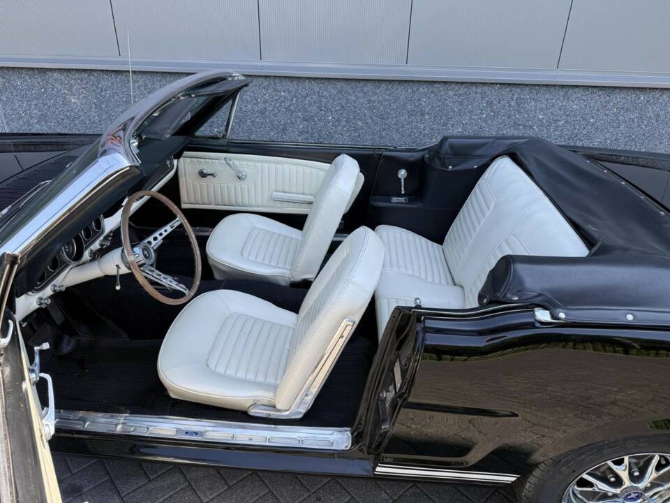 Image 17/47 de Ford Mustang 390 GTA (1966)