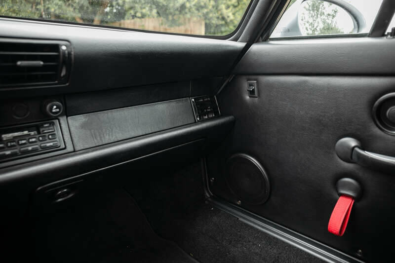 Immagine 22/50 di Porsche 911 Carrera RS (1995)