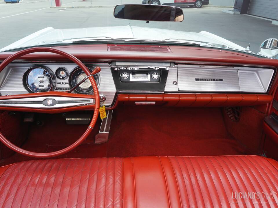 Bild 27/52 von Buick Electra 225 Custom Convertible (1964)