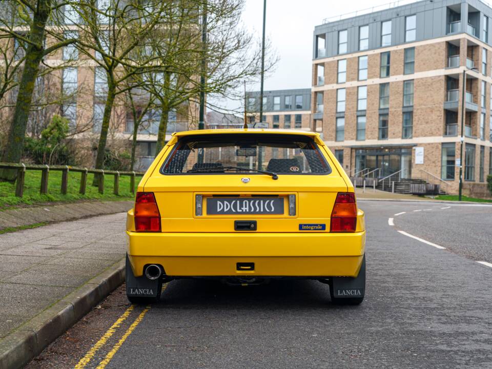 Image 6/27 of Lancia Delta HF Integrale Evoluzione I (1992)