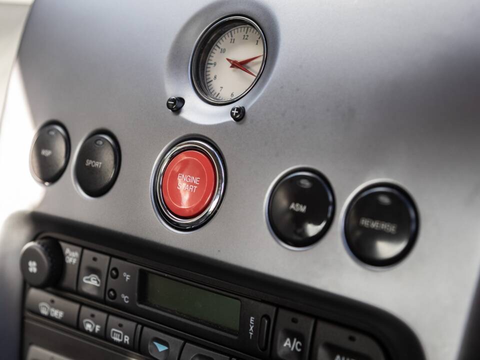 Image 26/30 of Aston Martin V12 Vanquish (2002)