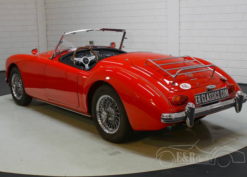 Image 6/8 of MG MGA 1600 (1962)