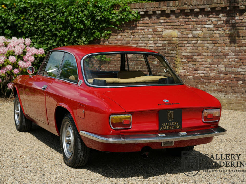 Afbeelding 20/50 van Alfa Romeo Giulia 1300 GT Junior (1975)