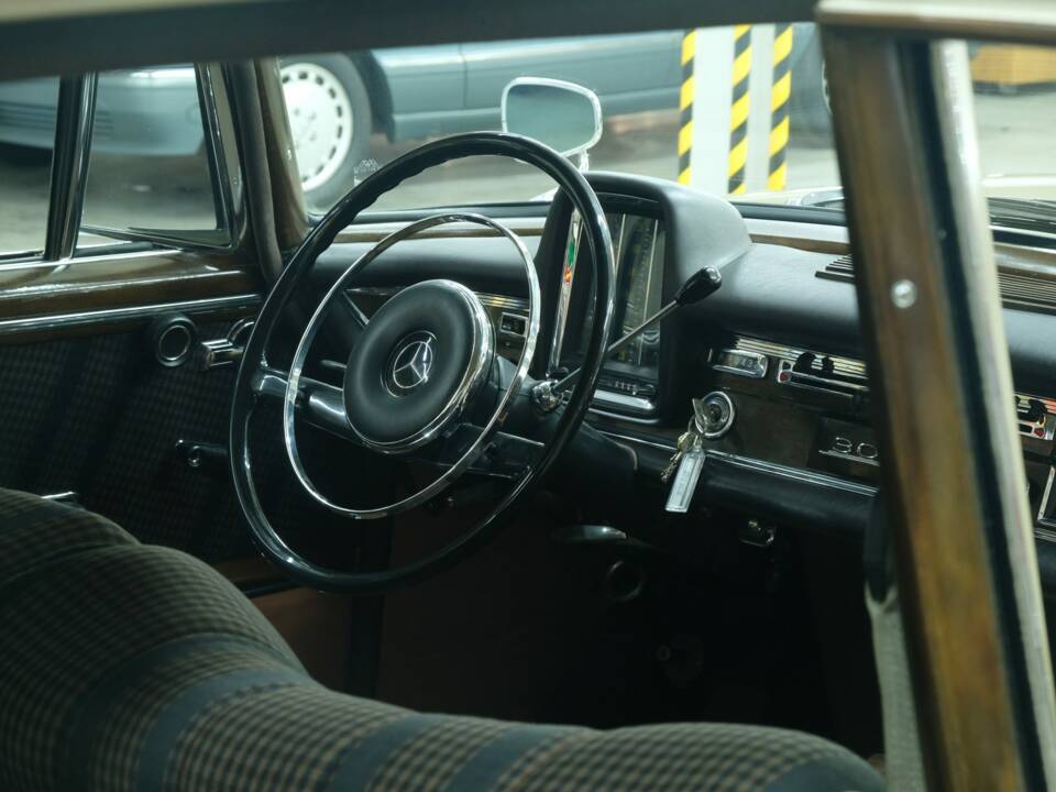 Image 42/50 of Mercedes-Benz 300 SE (1964)
