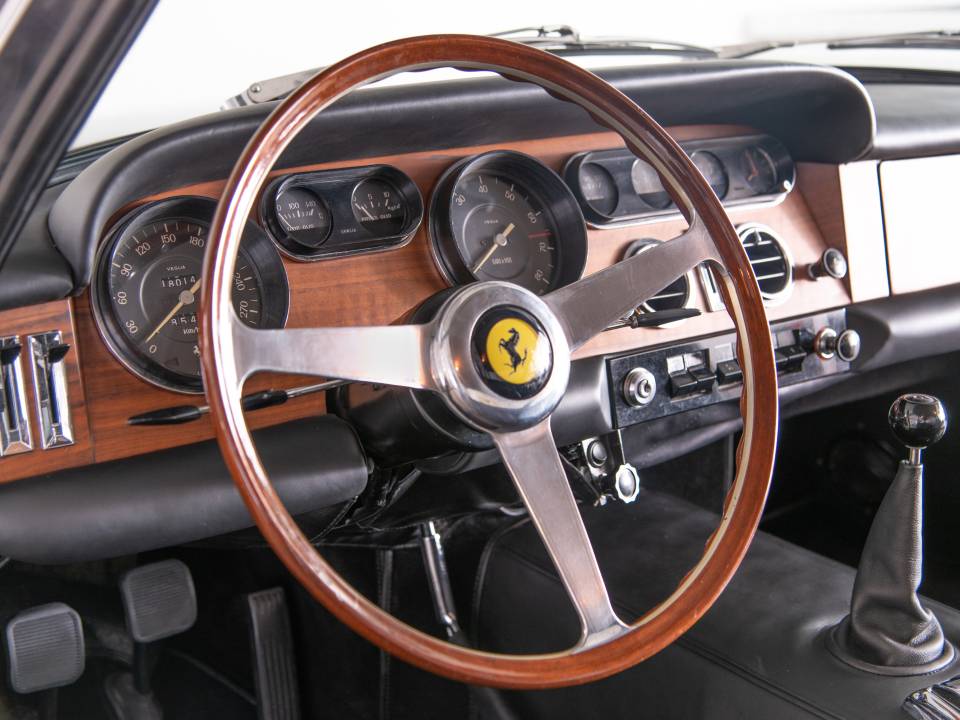 Immagine 26/36 di Ferrari 330 GT (1963)