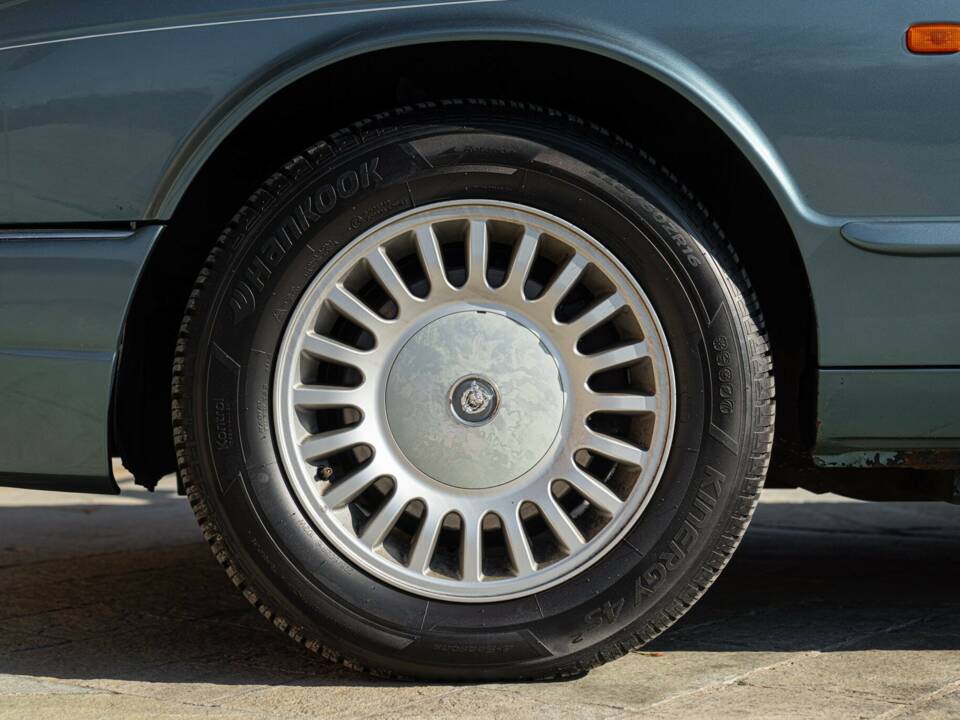 Bild 30/50 von Jaguar XJ 8 Executive (1997)