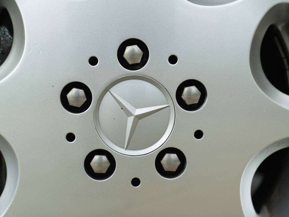 Image 16/49 of Mercedes-Benz 320 E (1993)