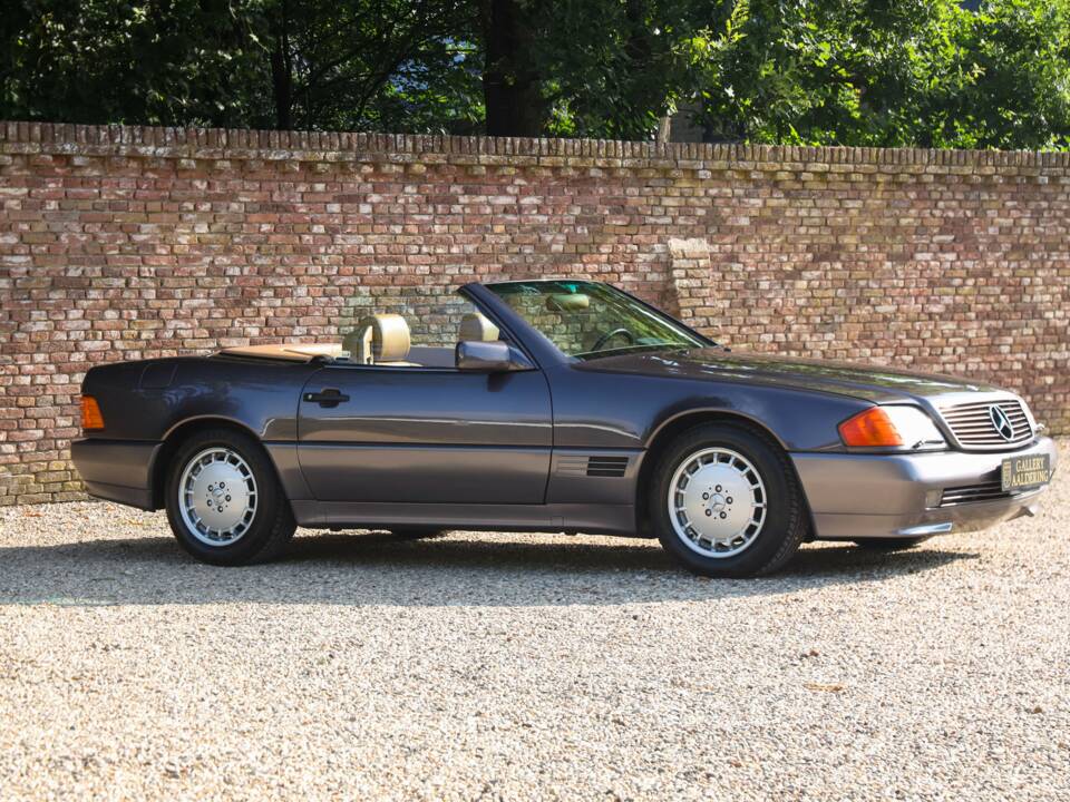 Image 44/50 of Mercedes-Benz 500 SL (1990)
