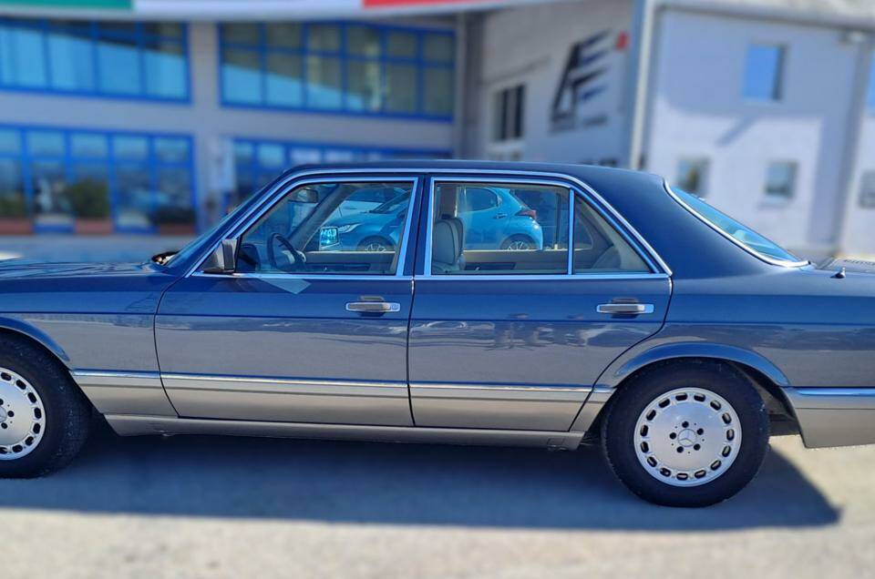 Image 20/50 of Mercedes-Benz 300 SE (1990)