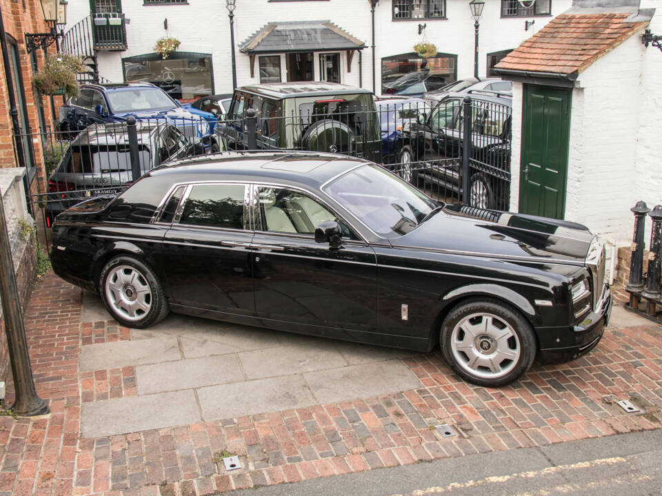 Image 8/24 of Rolls-Royce Phantom VII (2014)