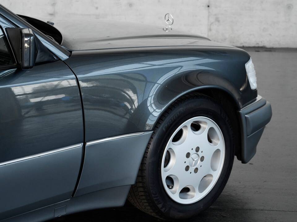 Bild 30/50 von Mercedes-Benz E 500 (1993)