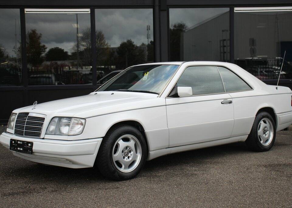 Bild 6/8 von Mercedes-Benz 220 CE (1993)