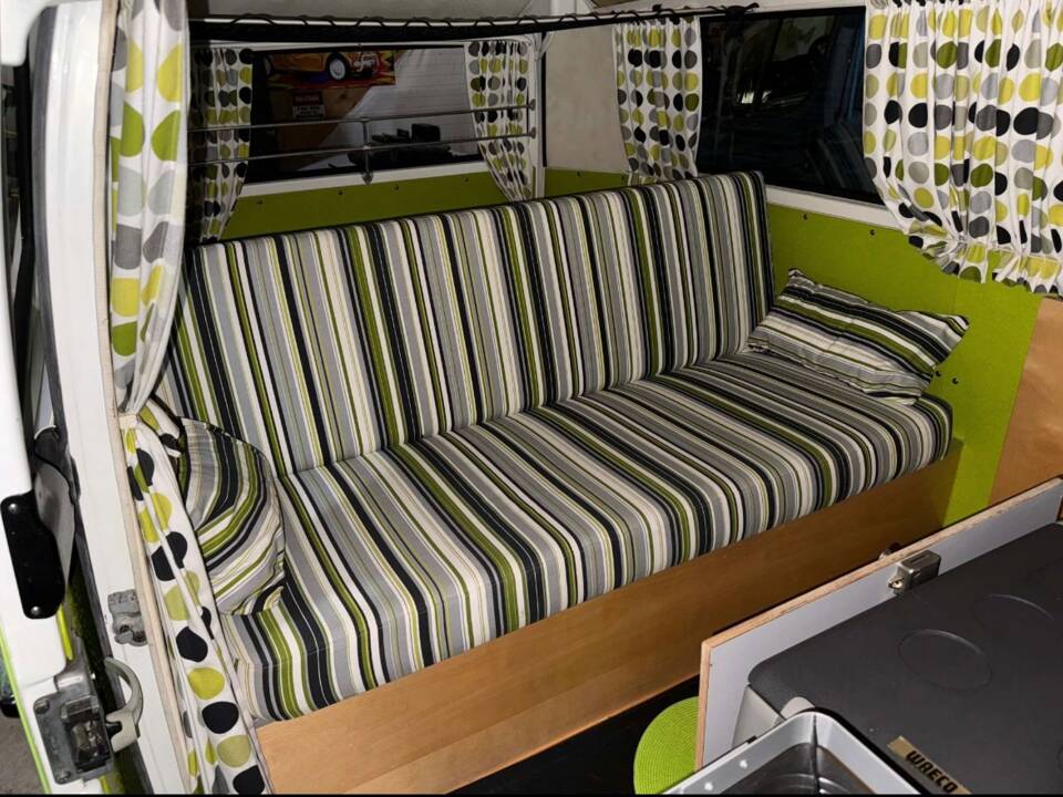 Immagine 6/11 di Volkswagen T2b Camper (1977)