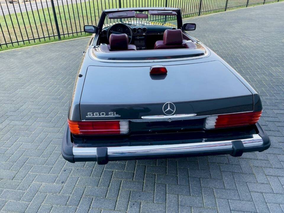 Image 12/32 of Mercedes-Benz 560 SL (1987)