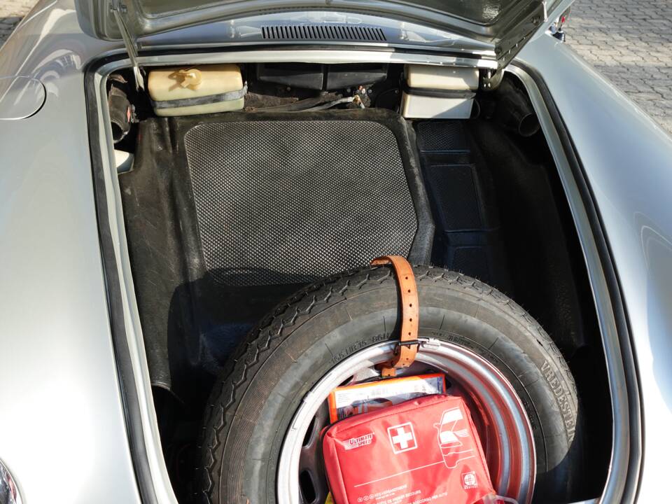 Image 13/29 of Porsche 356 C 1600 (1965)