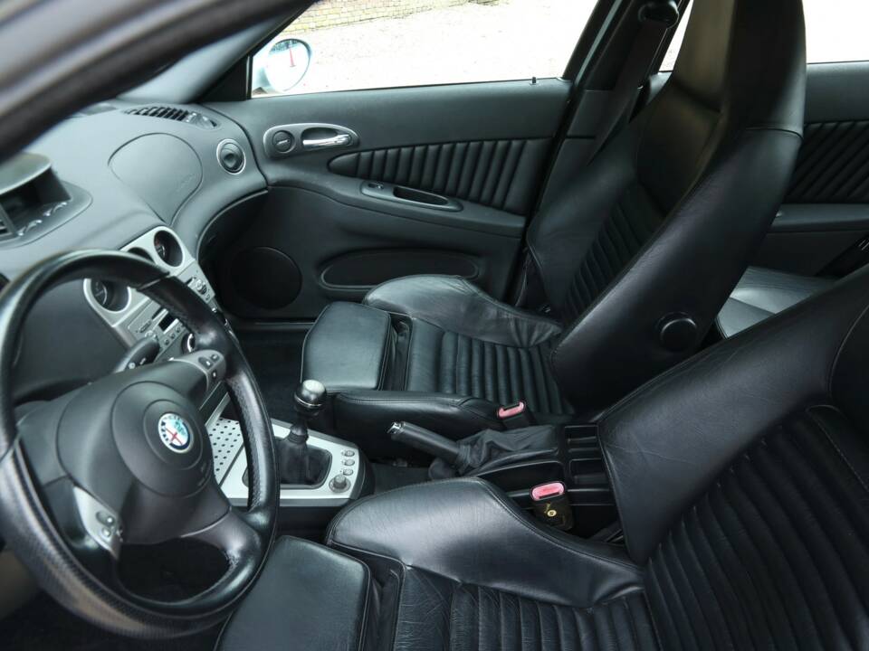 Afbeelding 43/50 van Alfa Romeo 156 3.2 V6 GTA (2004)